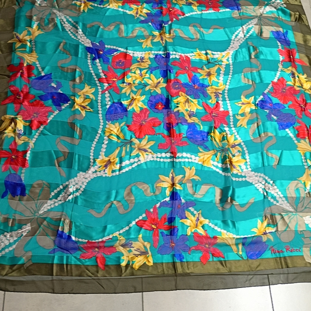 ❤️RARE NINA RICCI 54x53 Pearls & Flowers Hand Rolled Hem Piano Shawl Scarf